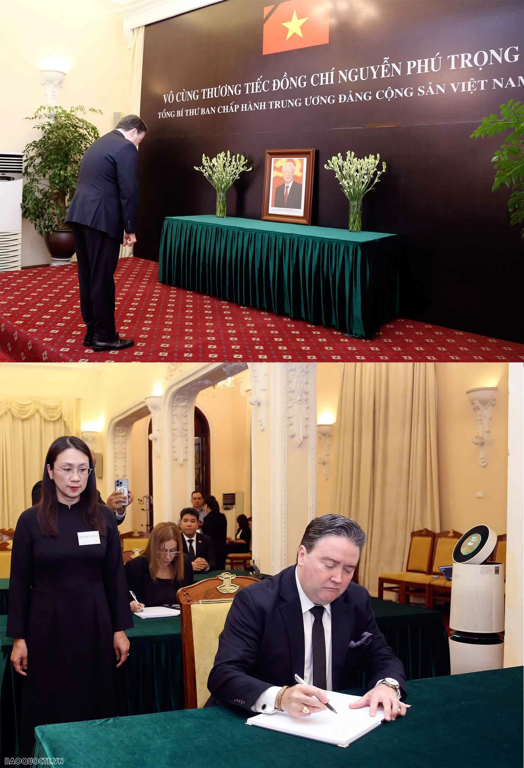 Đại sứ các nước, các tổ chức quốc tế đến viếng và viết sổ tang bày tỏ niềm tiếc thương Tổng Bí thư Nguyễn Phú Trọng Đại sứ các nước ghi sổ tang tưởng nhớ Tổng Bí thư Nguyễn Phú Trọng