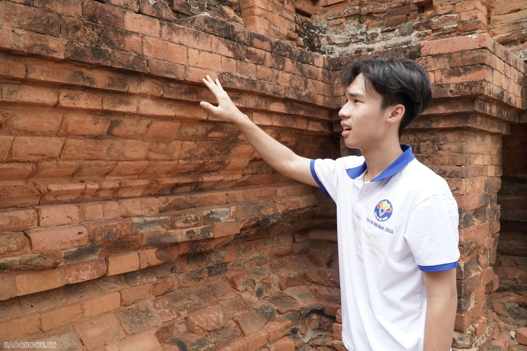 Trại hè Việt Nam 2024: Kiều bào trẻ khám phá văn hoá Chăm và nghĩa cử cao đẹp Trại hè Việt Nam 2024: Kiều bào trẻ khám phá văn hoá Chăm và nghĩa cử cao đẹp