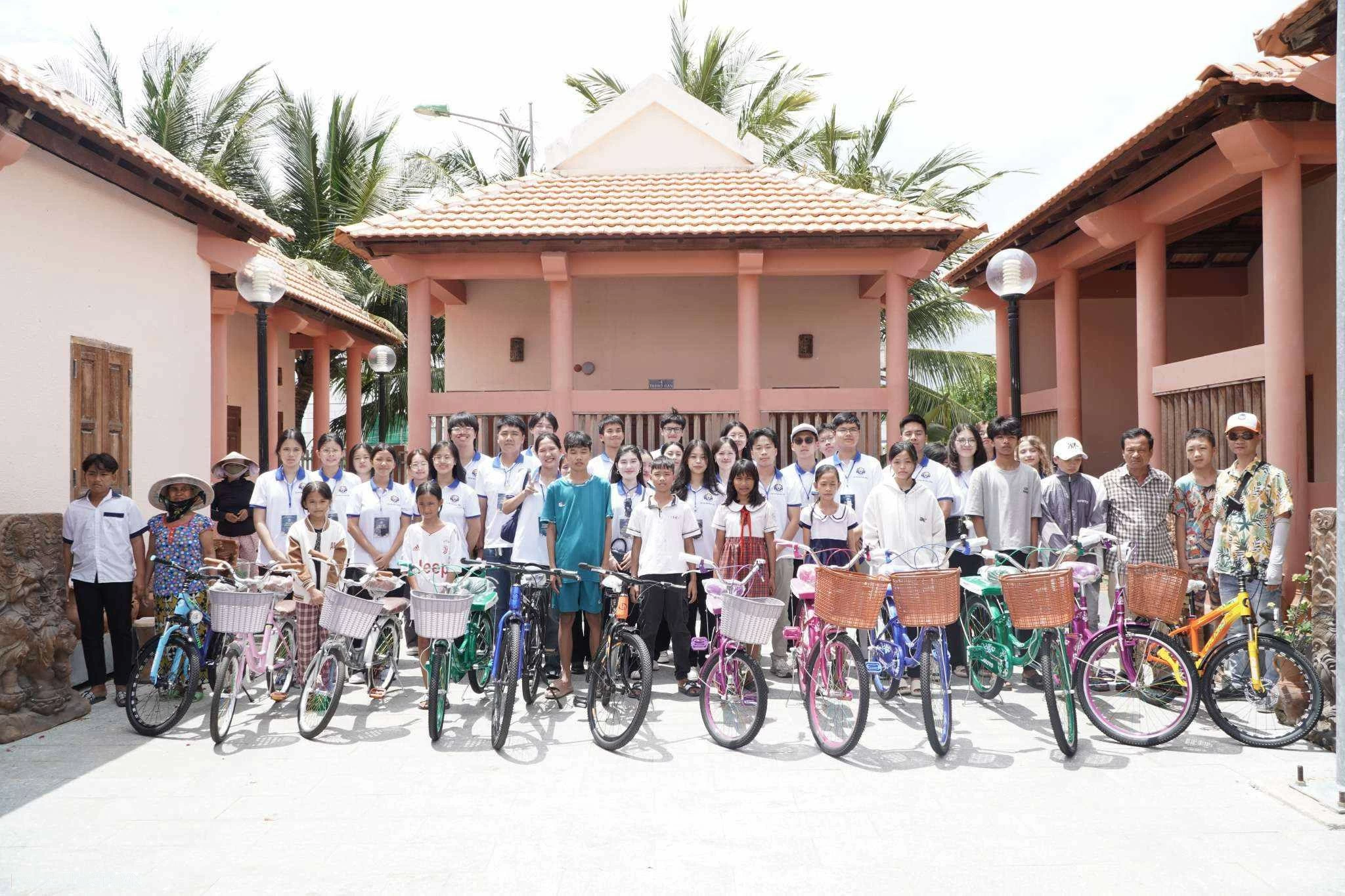 Trại hè Việt Nam 2024: Kiều bào trẻ khám phá văn hoá Chăm và nghĩa cử cao đẹp Trại hè Việt Nam 2024: Kiều bào trẻ khám phá văn hoá Chăm và nghĩa cử cao đẹp