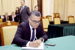 Đại sứ các nước ghi sổ tang tưởng nhớ Tổng Bí thư Nguyễn Phú Trọng