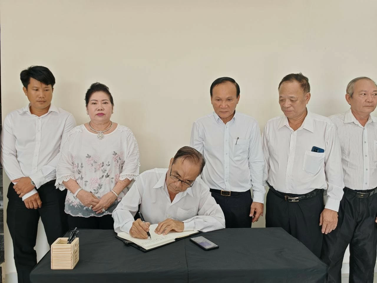 Tổng Lãnh sự quán Việt Nam tại Preah Sihanouk tổ chức lễ viếng Tổng Bí thư Nguyễn Phú Trọng Tổng Lãnh sự quán Việt Nam tại Preah Sihanouk tổ chức lễ viếng Tổng Bí thư Nguyễn Phú Trọng