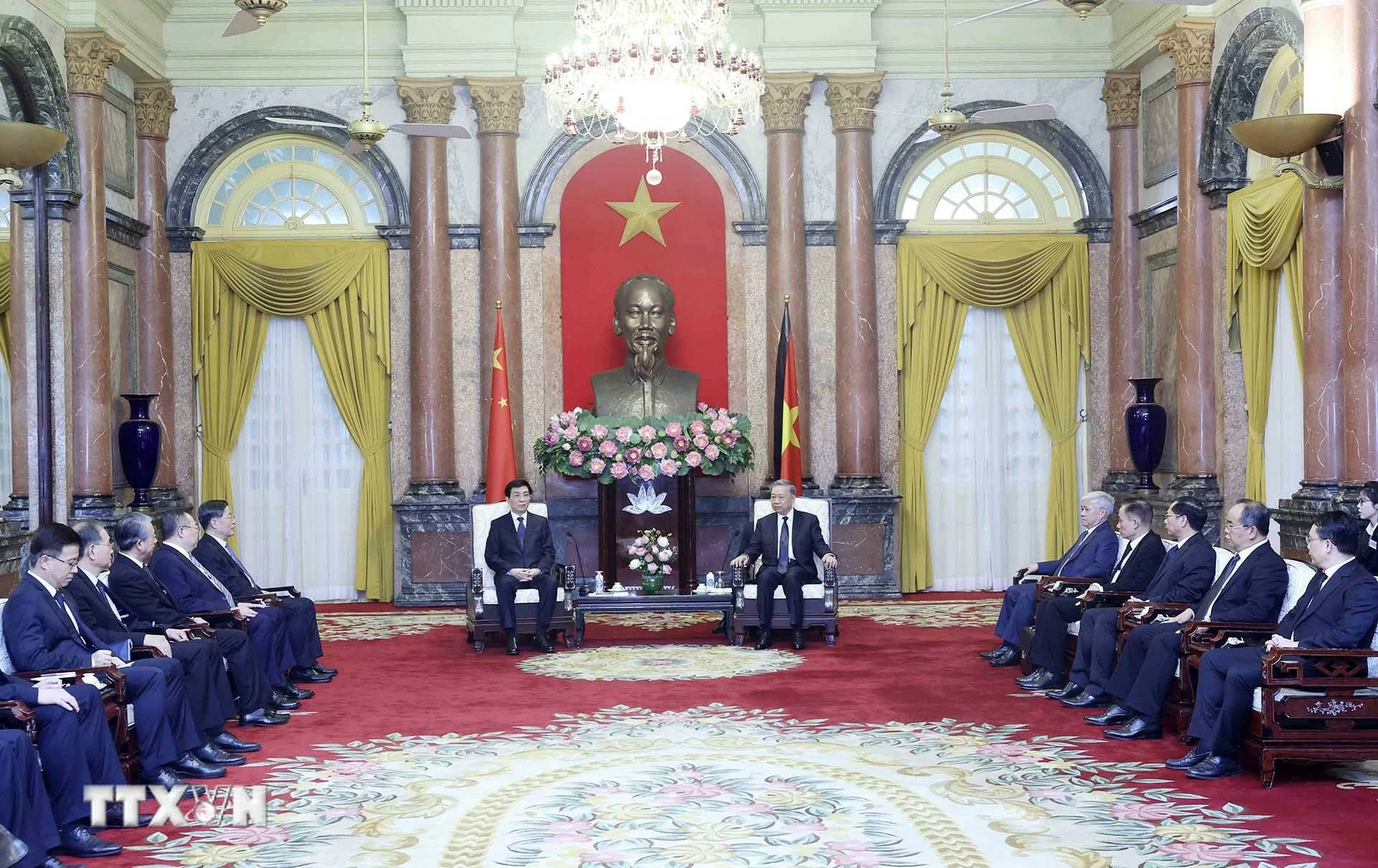 Chủ tịch nước Tô Lâm tiếp đoàn đại biểu Đảng, Nhà nước Trung Quốc dự Lễ Quốc tang Tổng Bí thư Nguyễn Phú Trọng Chủ tịch nước Tô Lâm tiếp đoàn đại biểu Đảng, Nhà nước Trung Quốc dự Lễ Quốc tang Tổng Bí thư Nguyễn Phú Trọng