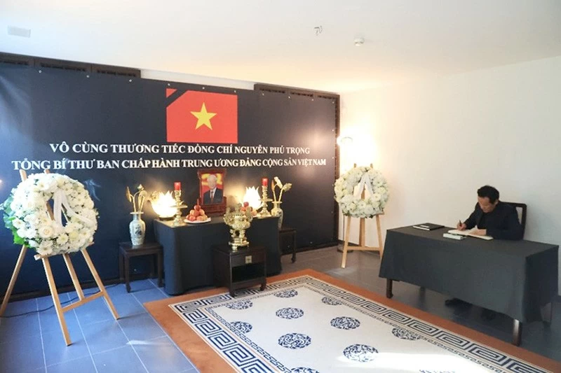 Phái đoàn Việt Nam tại Geneva tổ chức lễ viếng Tổng Bí thư Nguyễn Phú Trọng Phái đoàn Việt Nam tại Geneva tổ chức lễ viếng Tổng Bí thư Nguyễn Phú Trọng