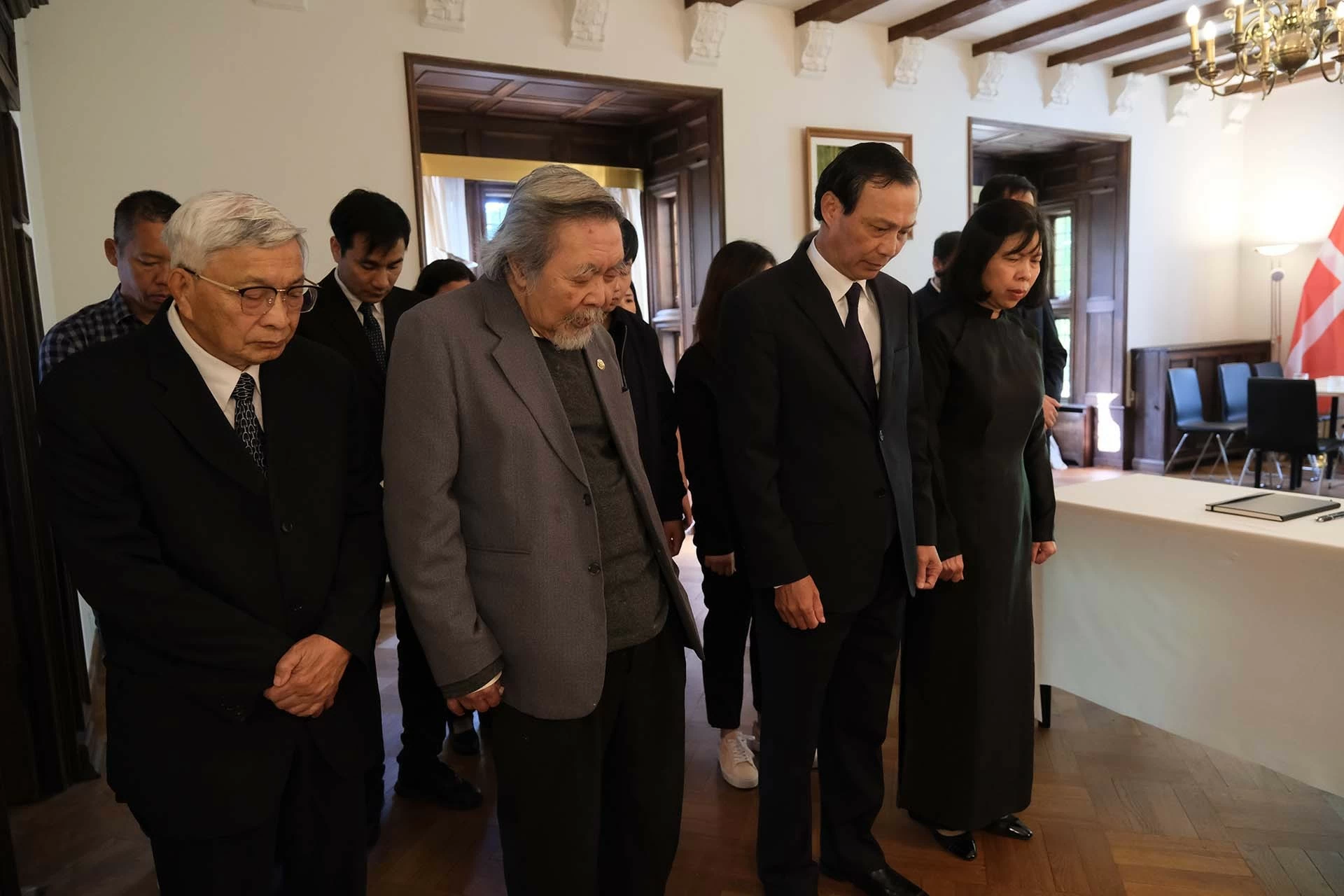 Đại sứ quán Việt Nam tại Đan Mạch tổ chức lễ viếng Tổng Bí thư Nguyễn Phú Trọng Đại sứ quán Việt Nam tại Đan Mạch tổ chức lễ viếng Tổng Bí thư Nguyễn Phú Trọng