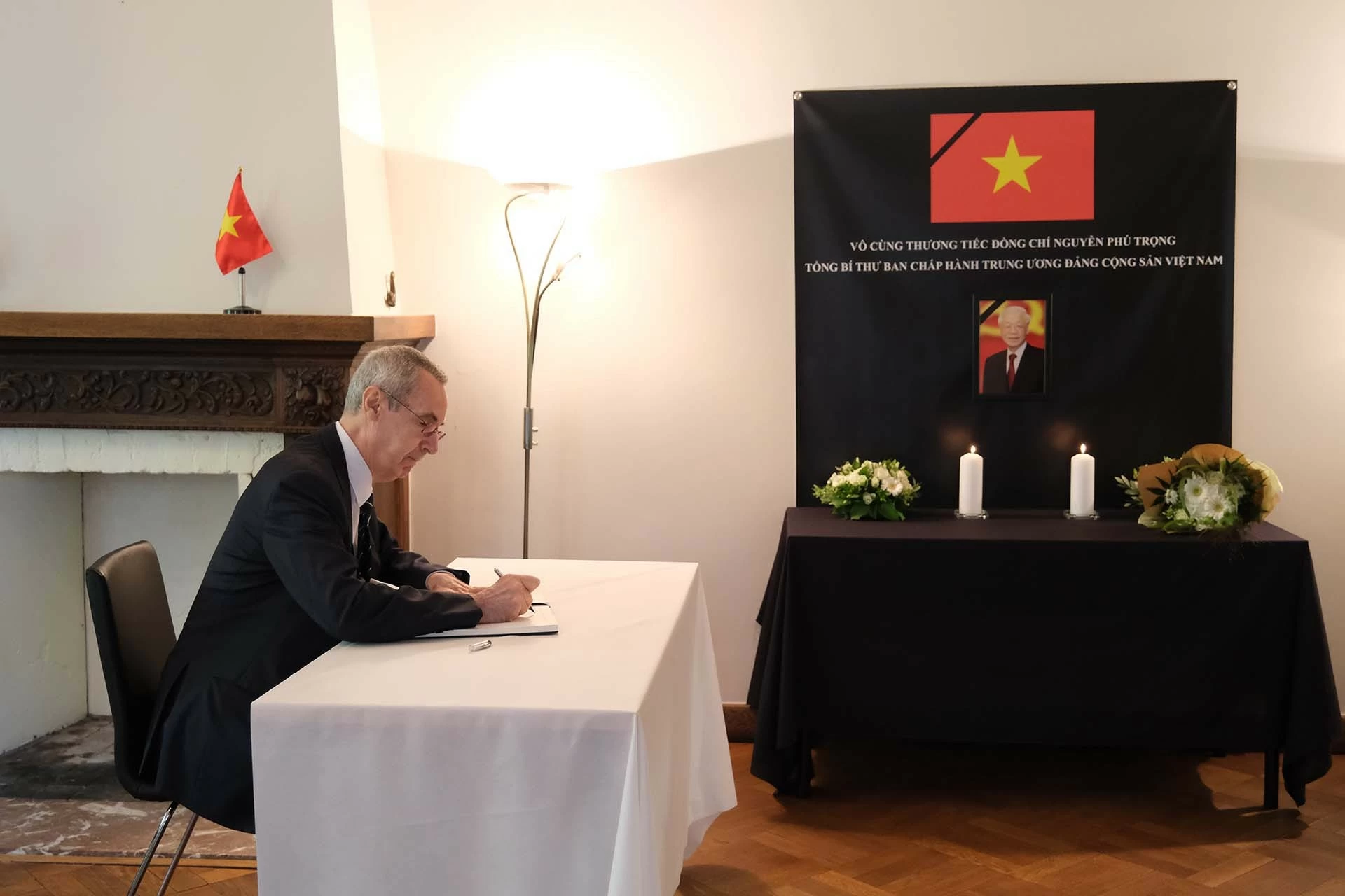 Đại sứ quán Việt Nam tại Đan Mạch tổ chức lễ viếng Tổng Bí thư Nguyễn Phú Trọng Đại sứ quán Việt Nam tại Đan Mạch tổ chức lễ viếng Tổng Bí thư Nguyễn Phú Trọng