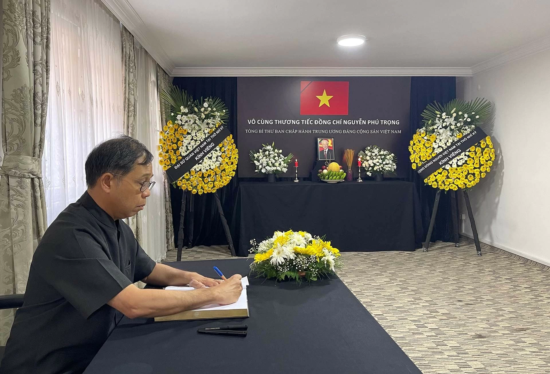 Những đóng góp của Tổng Bí thư Nguyễn Phú Trọng sẽ còn mãi trong tâm thức người dân Việt Nam Những đóng góp của Tổng Bí thư Nguyễn Phú Trọng sẽ còn mãi trong tâm thức người dân Việt Nam