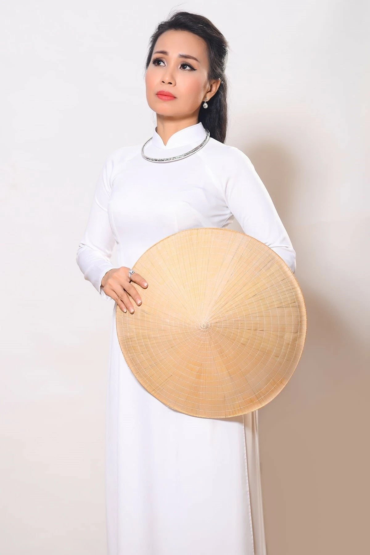 Cẩm Ly bị mất giọng từ cuối năm 2017 do chứng viêm đa xoang. Cẩm Ly bị mất giọng từ cuối năm 2017 do chứng viêm đa xoang.