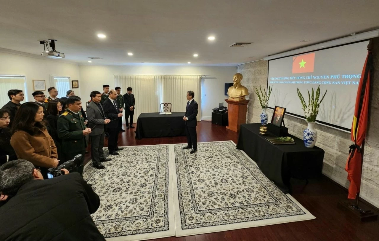 Đại sứ quán, kiều bào và bạn bè Australia tiễn biệt Tổng Bí thư Nguyễn Phú Trọng Đại sứ quán, kiều bào và bạn bè Australia tiễn biệt Tổng Bí thư Nguyễn Phú Trọng