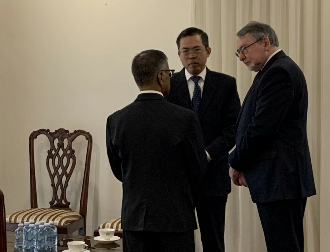 Đại sứ quán, kiều bào và bạn bè Australia tiễn biệt Tổng Bí thư Nguyễn Phú Trọng Đại sứ quán, kiều bào và bạn bè Australia tiễn biệt Tổng Bí thư Nguyễn Phú Trọng