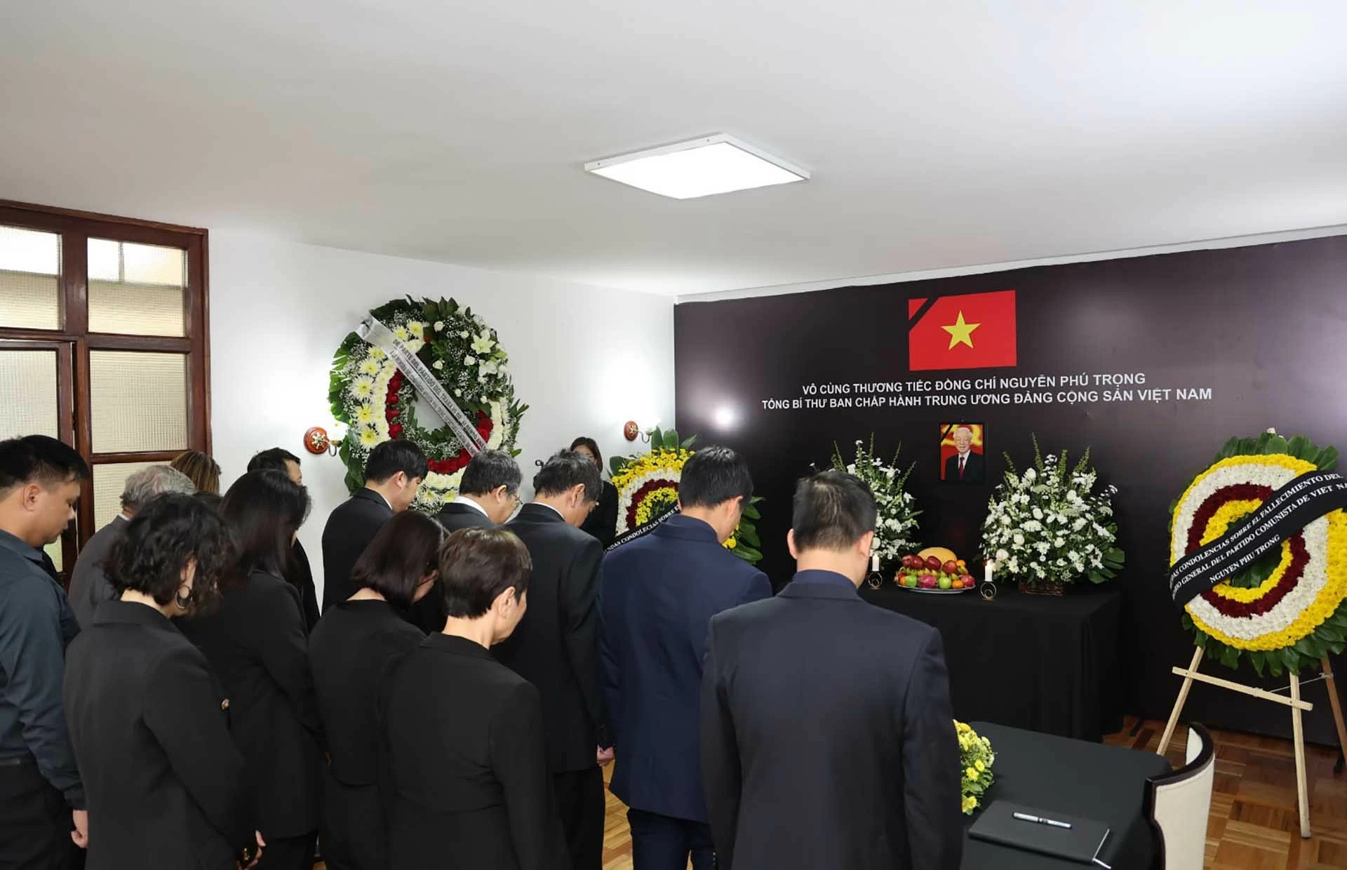 Toàn cảnh lễ viếng. Toàn cảnh lễ viếng.