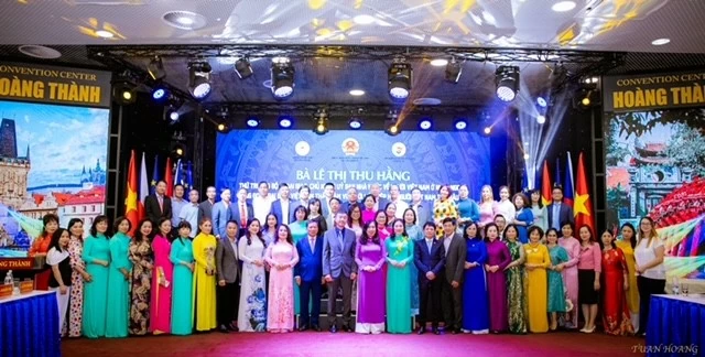 Người Việt tại Czech phát huy thế mạnh mô hình hội đoàn kiểu mẫu Người Việt tại Czech phát huy thế mạnh mô hình hội đoàn kiểu mẫu