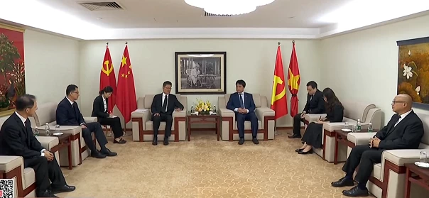 Tổng Lãnh sự Nguyễn Việt Dũng hội kiến Ủy viên Thường vụ Tỉnh uỷ Quảng Đông, Bí thư Thành uỷ Quảng Châu Quách Vĩnh Hàng. Tổng Lãnh sự Nguyễn Việt Dũng hội kiến Ủy viên Thường vụ Tỉnh uỷ Quảng Đông, Bí thư Thành uỷ Quảng Châu Quách Vĩnh Hàng.
