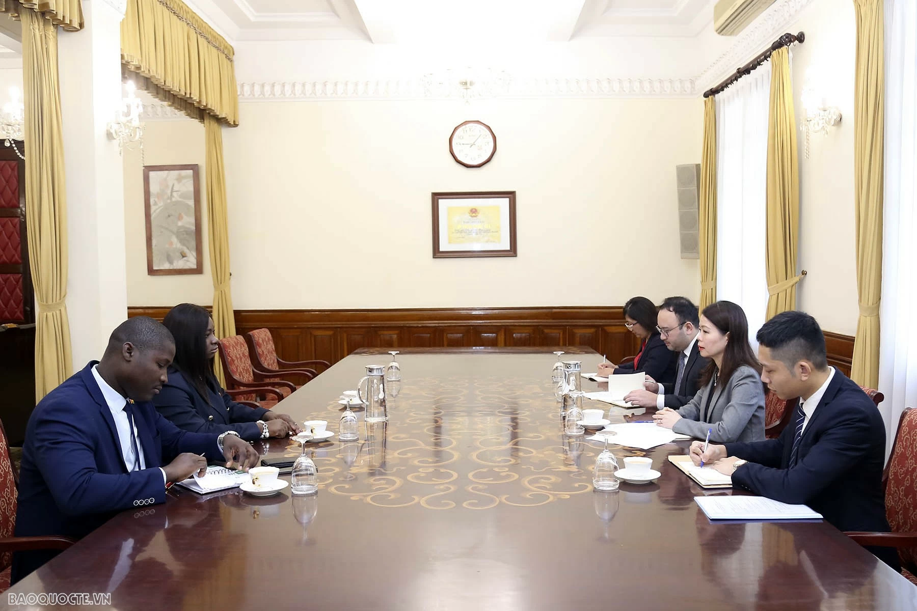 Thứ trưởng Ngoại giao Nguyễn Minh Hằng tiếp, hội đàm với Quốc Vụ khanh Guinea Bissau Thứ trưởng Ngoại giao Nguyễn Minh Hằng tiếp, hội đàm với Quốc Vụ khanh Guinea Bissau