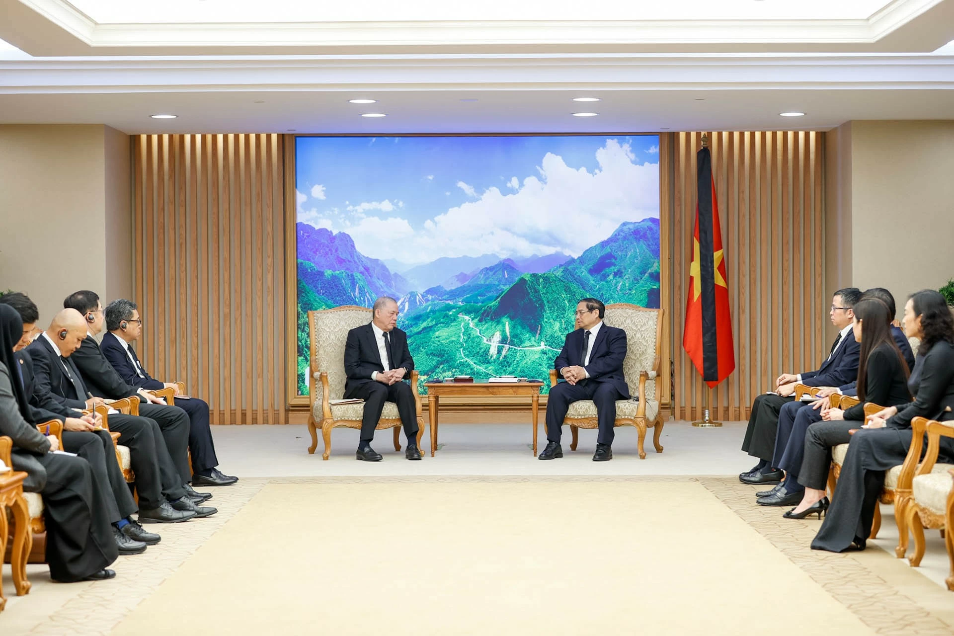 Thủ tướng Phạm Minh Chính tiếp Phó Thủ tướng Malaysia Fadillah Yusof nhân dịp Phó Thủ tướng dẫn đầu đoàn đại biểu cấp cao của Malaysia sang viếng Tổng Bí thư Nguyễn Phú Trọng. (Nguồn: VGP) Thủ tướng Phạm Minh Chính tiếp Phó Thủ tướng Malaysia Fadillah Yusof nhân dịp Phó Thủ tướng dẫn đầu đoàn đại biểu cấp cao của Malaysia sang viếng Tổng Bí thư Nguyễn Phú Trọng. (Nguồn: VGP)