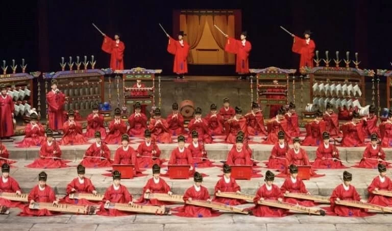 Những tương đồng thú vị giữa nghệ thuật múa truyền thống Việt Nam và Hàn Quốc Những tương đồng thú vị giữa nghệ thuật múa truyền thống Việt Nam và Hàn Quốc