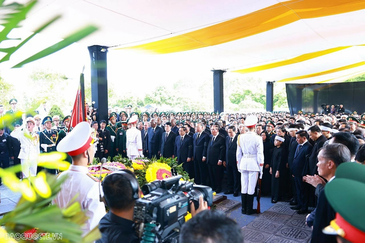 Lễ an táng Tổng Bí thư Nguyễn Phú Trọng tại Nghĩa trang Mai Dịch, Hà Nội Lễ an táng Tổng Bí thư Nguyễn Phú Trọng tại Nghĩa trang Mai Dịch, Hà Nội