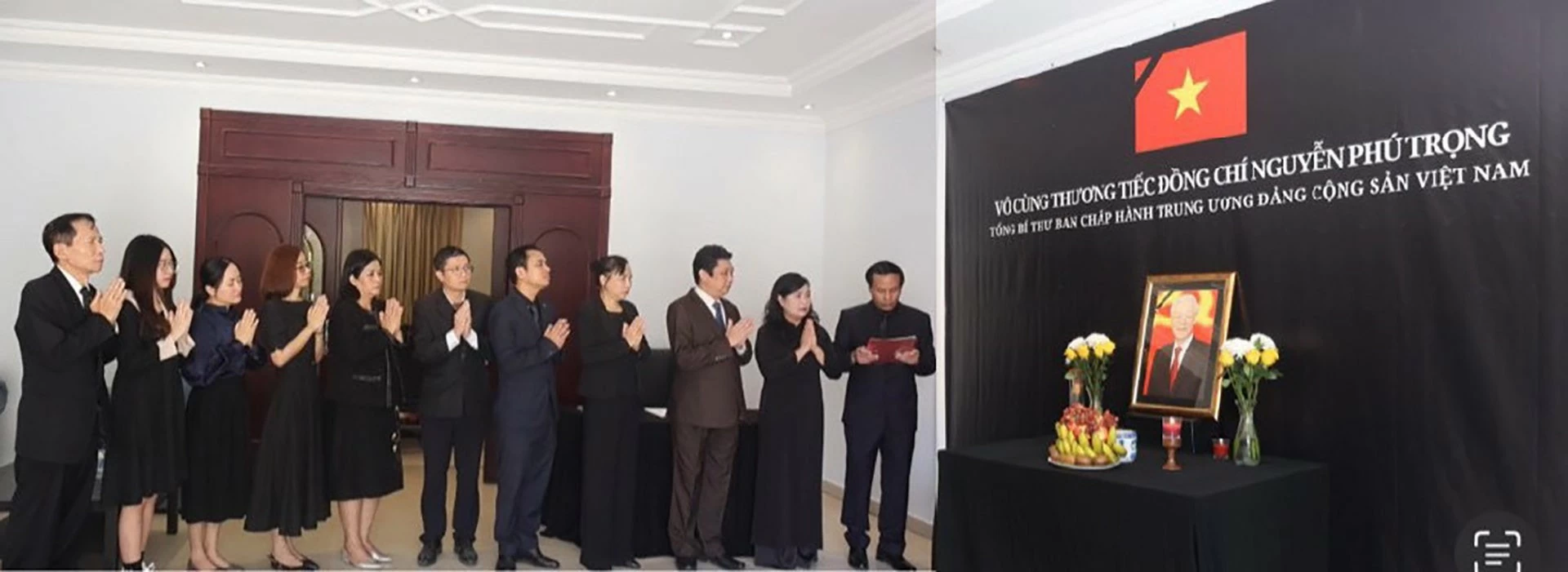 Trang nghiêm tổ chức lễ viếng và ghi sổ tang Tổng Bí thư Nguyễn Phú Trọng tại Đại sứ quán Việt Nam ở Qatar Trang nghiêm tổ chức lễ viếng và ghi sổ tang Tổng Bí thư Nguyễn Phú Trọng tại Đại sứ quán Việt Nam ở Qatar