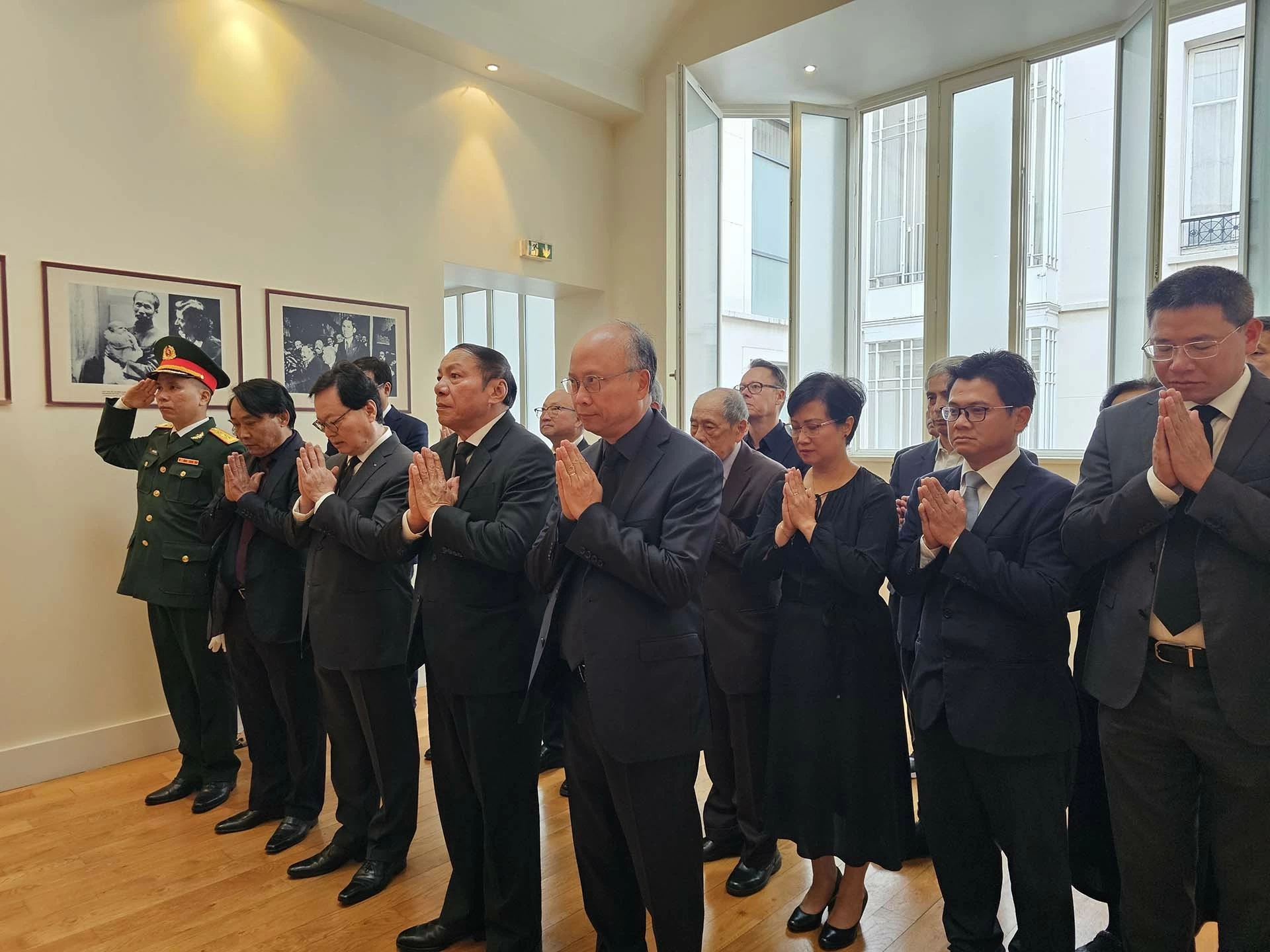Bạn bè quốc tế và người Việt tại Pháp bày tỏ sự kính trọng và niềm tiếc thương sâu sắc đối với Tổng Bí thư Nguyễn Phú Trọng Bạn bè quốc tế và người Việt tại Pháp bày tỏ sự kính trọng và niềm tiếc thương sâu sắc đối với Tổng Bí thư Nguyễn Phú Trọng