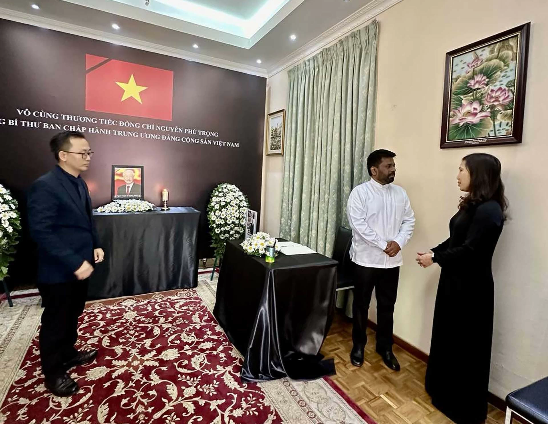 Chủ tịch Đảng JVP/NPP Anura Kumara Dissanayake tại lễ viếng. Chủ tịch Đảng JVP/NPP Anura Kumara Dissanayake tại lễ viếng.