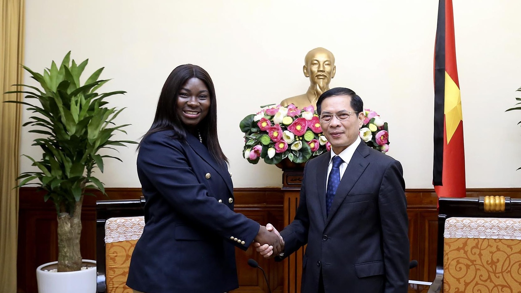 quoc vu khanh bo ngoai giao guinea bissau tham viet nam va du le vieng tong bi thu nguyen phu trong