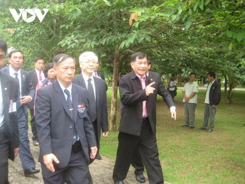 Kiều bào về nước xúc động ghi sổ tang và kính viếng cố Tổng Bí thư Kiều bào về nước xúc động ghi sổ tang kính viếng Tổng Bí thư Nguyễn Phú Trọng