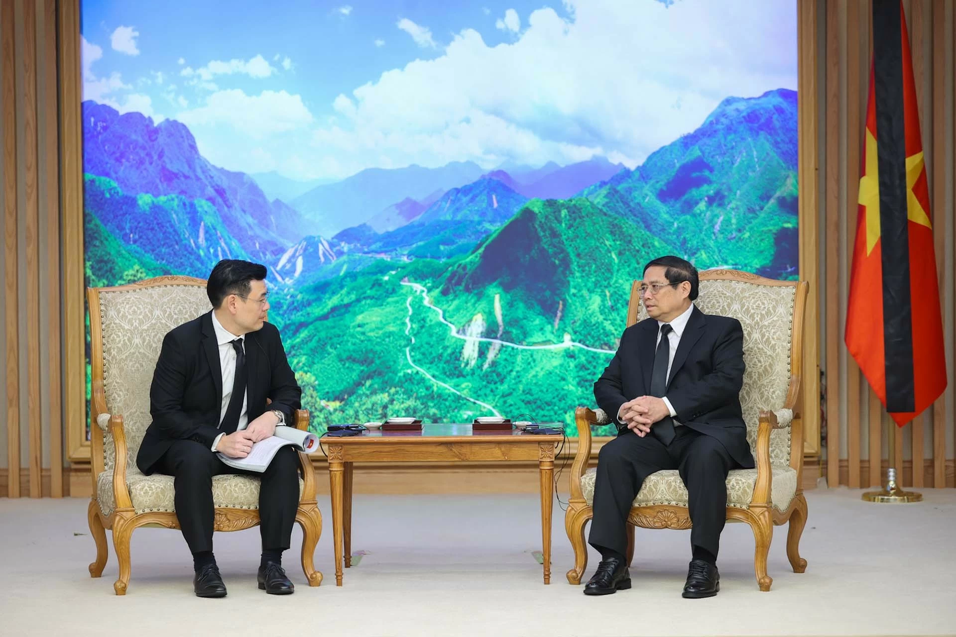 Thủ tướng Phạm Minh Chính tiếp Bộ trưởng Văn phòng Thủ tướng, Đặc phái viên của Thủ tướng Thái Lan. (Nguồn: VGP) Thủ tướng Phạm Minh Chính tiếp Bộ trưởng Văn phòng Thủ tướng, Đặc phái viên của Thủ tướng Thái Lan. (Nguồn: VGP)