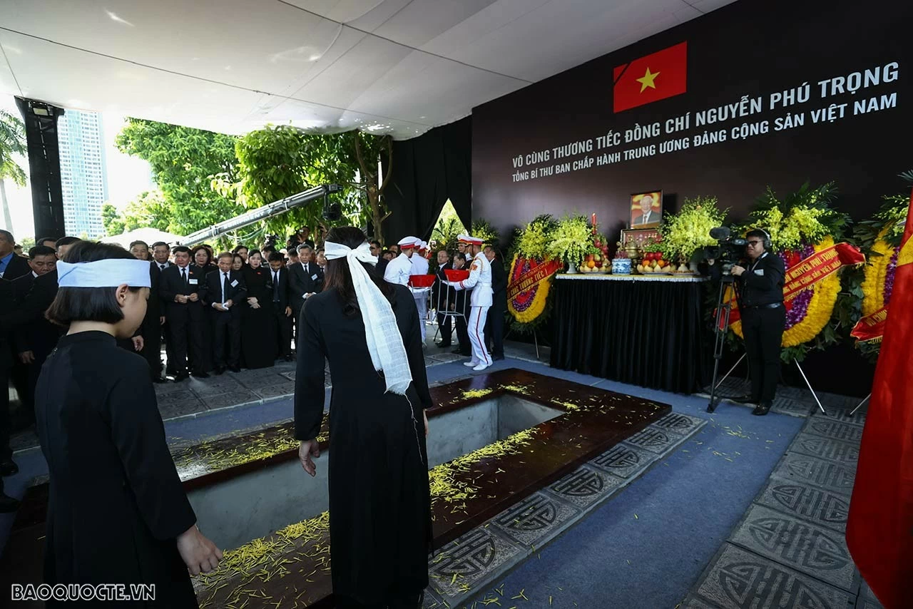 Lễ an táng Tổng Bí thư Nguyễn Phú Trọng tại Nghĩa trang Mai Dịch, Hà Nội Lễ an táng Tổng Bí thư Nguyễn Phú Trọng tại Nghĩa trang Mai Dịch, Hà Nội