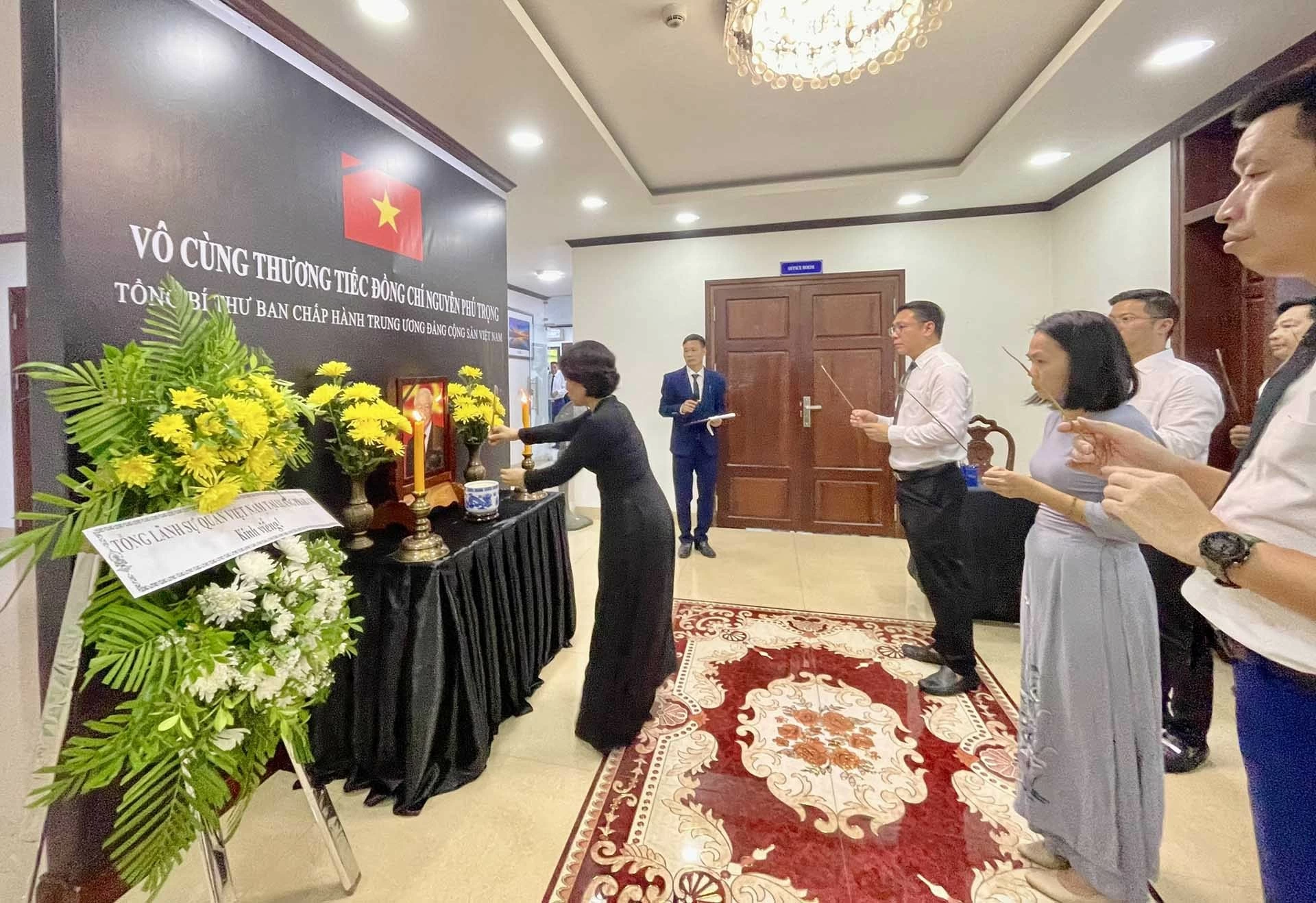 Lễ viếng Tổng Bí thư Nguyễn Phú Trọng tại Tổng lãnh sự quán Việt Nam ở Luang Prabang Lễ viếng Tổng Bí thư Nguyễn Phú Trọng tại Tổng lãnh sự quán Việt Nam ở Luang Prabang