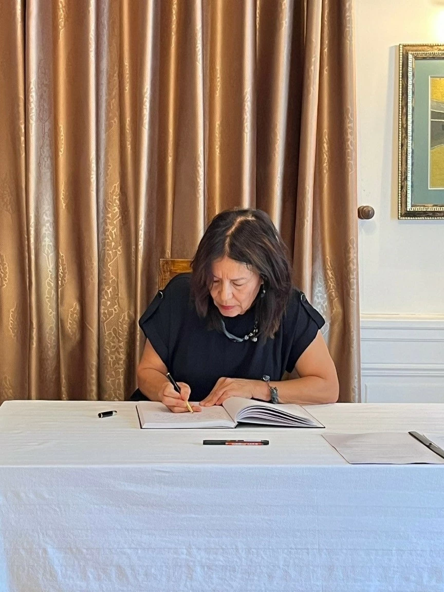 Lễ viếng và ghi sổ tang đồng chí Tổng Bí thư Nguyễn Phú Trọng tại Đại sứ quán Việt Nam tại Hy Lạp Lễ viếng và ghi sổ tang đồng chí Tổng Bí thư Nguyễn Phú Trọng tại Đại sứ quán Việt Nam tại Hy Lạp