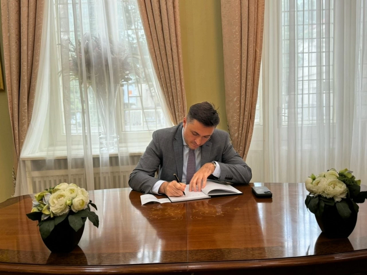 Quốc tang đồng chí Tổng Bí thư Nguyễn Phú Trọng tại Romania Quốc tang đồng chí Tổng Bí thư Nguyễn Phú Trọng tại Romania