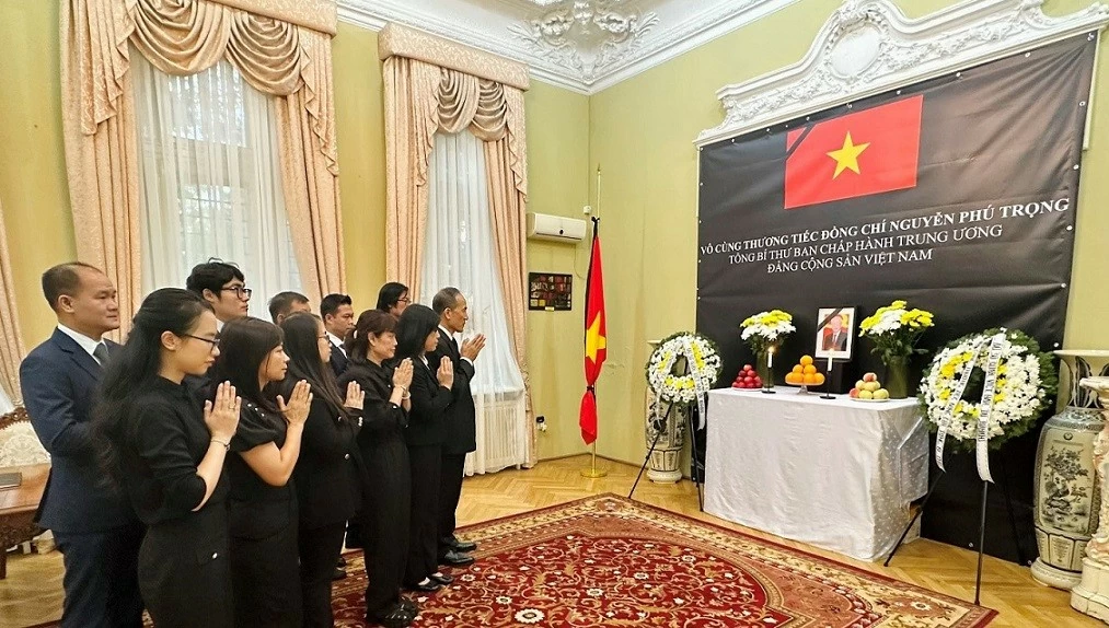 Quốc tang đồng chí Tổng Bí thư Nguyễn Phú Trọng tại Rumani Quốc tang đồng chí Tổng Bí thư Nguyễn Phú Trọng tại Romania