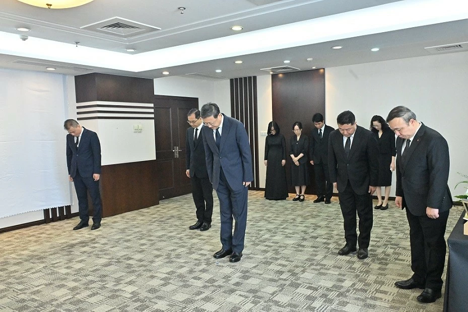 Tổng Lãnh sự quán Việt Nam tại Thượng Hải tổ chức lễ viếng Tổng Bí thư Nguyễn Phú Trọng Tổng Lãnh sự quán Việt Nam tại Thượng Hải tổ chức lễ viếng Tổng Bí thư Nguyễn Phú Trọng