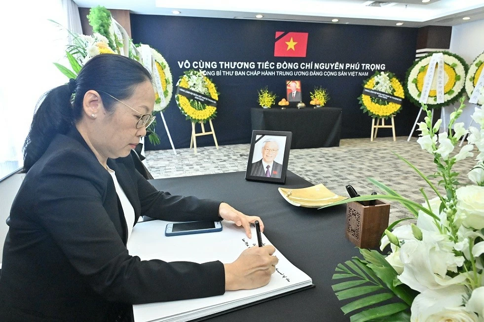 Tổng Lãnh sự quán Việt Nam tại Thượng Hải tổ chức lễ viếng Tổng Bí thư Nguyễn Phú Trọng Tổng Lãnh sự quán Việt Nam tại Thượng Hải tổ chức lễ viếng Tổng Bí thư Nguyễn Phú Trọng