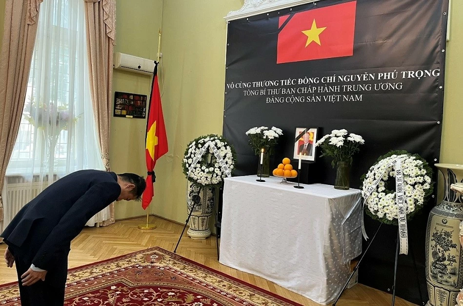 Quốc tang đồng chí Tổng Bí thư Nguyễn Phú Trọng tại Romania Quốc tang đồng chí Tổng Bí thư Nguyễn Phú Trọng tại Romania