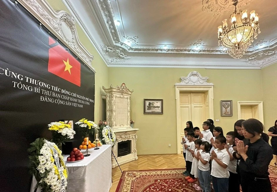 Quốc tang đồng chí Tổng Bí thư Nguyễn Phú Trọng tại Romania Quốc tang đồng chí Tổng Bí thư Nguyễn Phú Trọng tại Romania