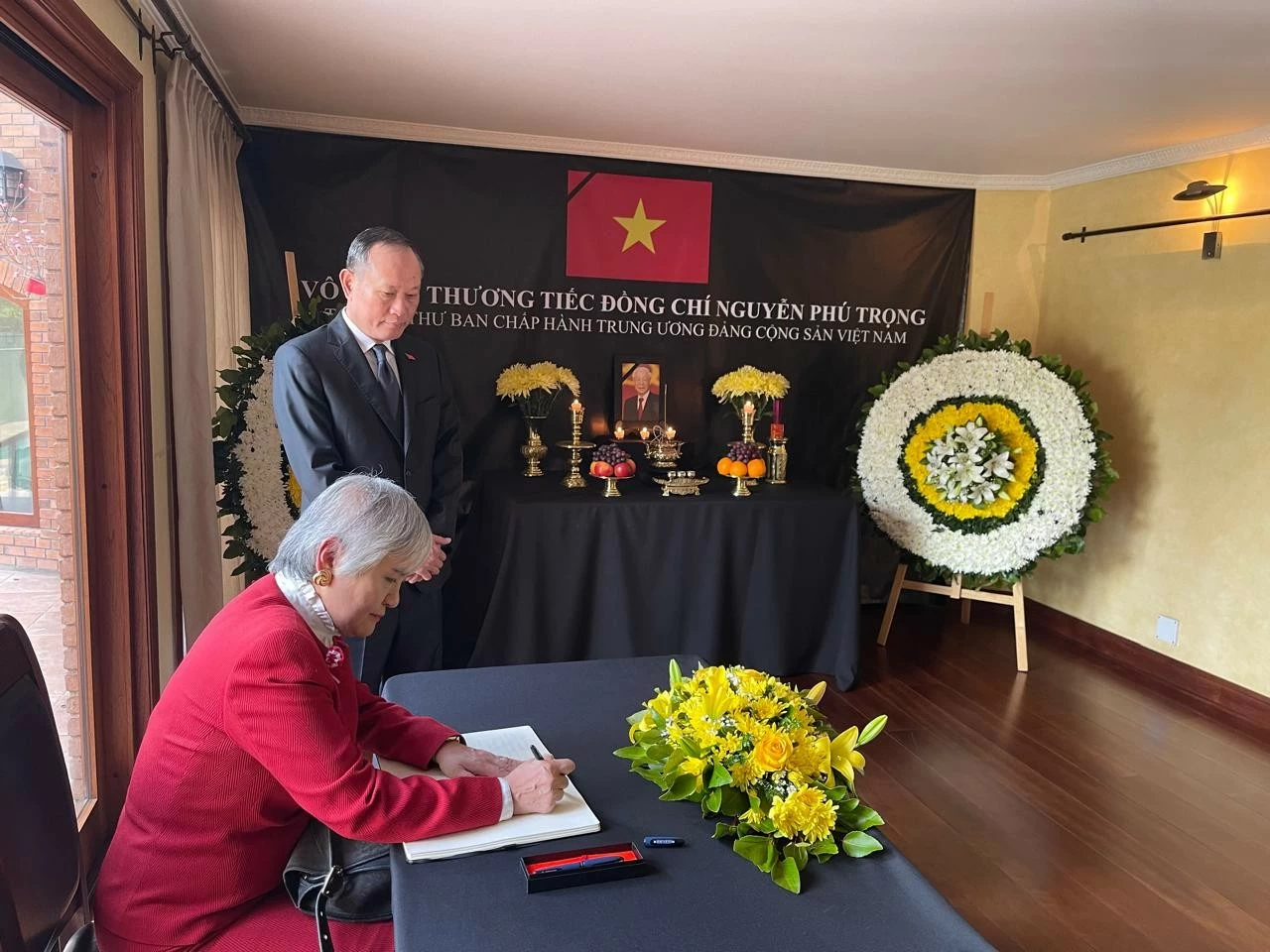 Đảng cộng sản Chile và Ngoại giao đoàn tôn vinh 'hình mẫu người cộng sản lỗi lạc' Nguyễn Phú Trọng Đảng cộng sản Chile và Ngoại giao đoàn tôn vinh 'hình mẫu người cộng sản lỗi lạc' Nguyễn Phú Trọng