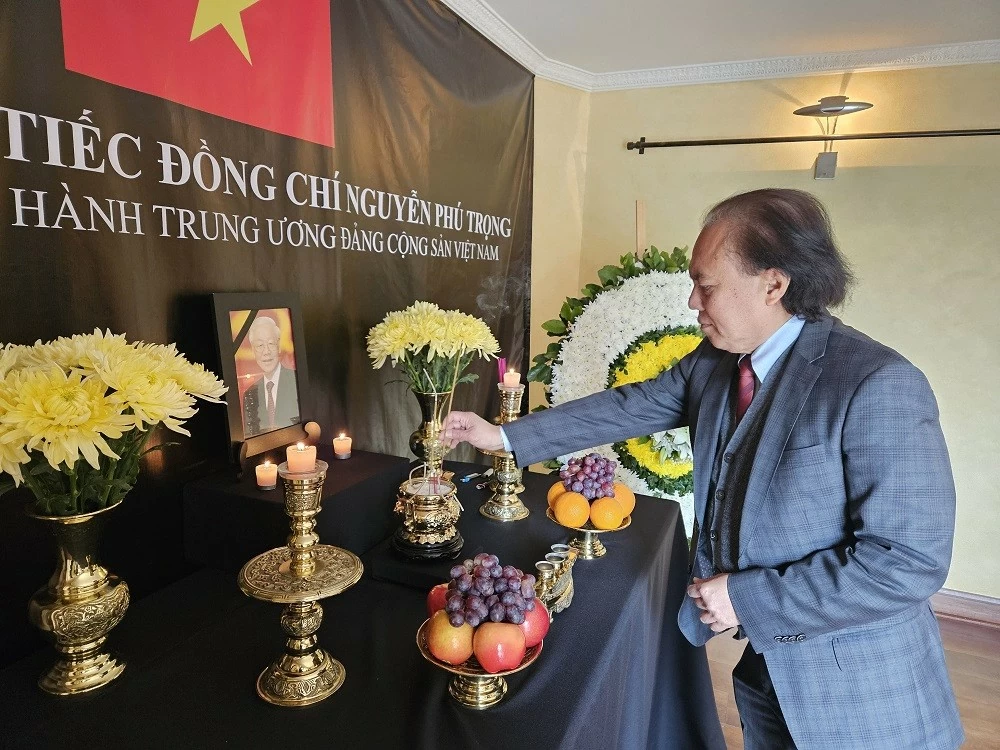 Đảng cộng sản Chile và Ngoại giao đoàn tôn vinh 'hình mẫu người cộng sản lỗi lạc' Nguyễn Phú Trọng Đảng cộng sản Chile và Ngoại giao đoàn tôn vinh 'hình mẫu người cộng sản lỗi lạc' Nguyễn Phú Trọng