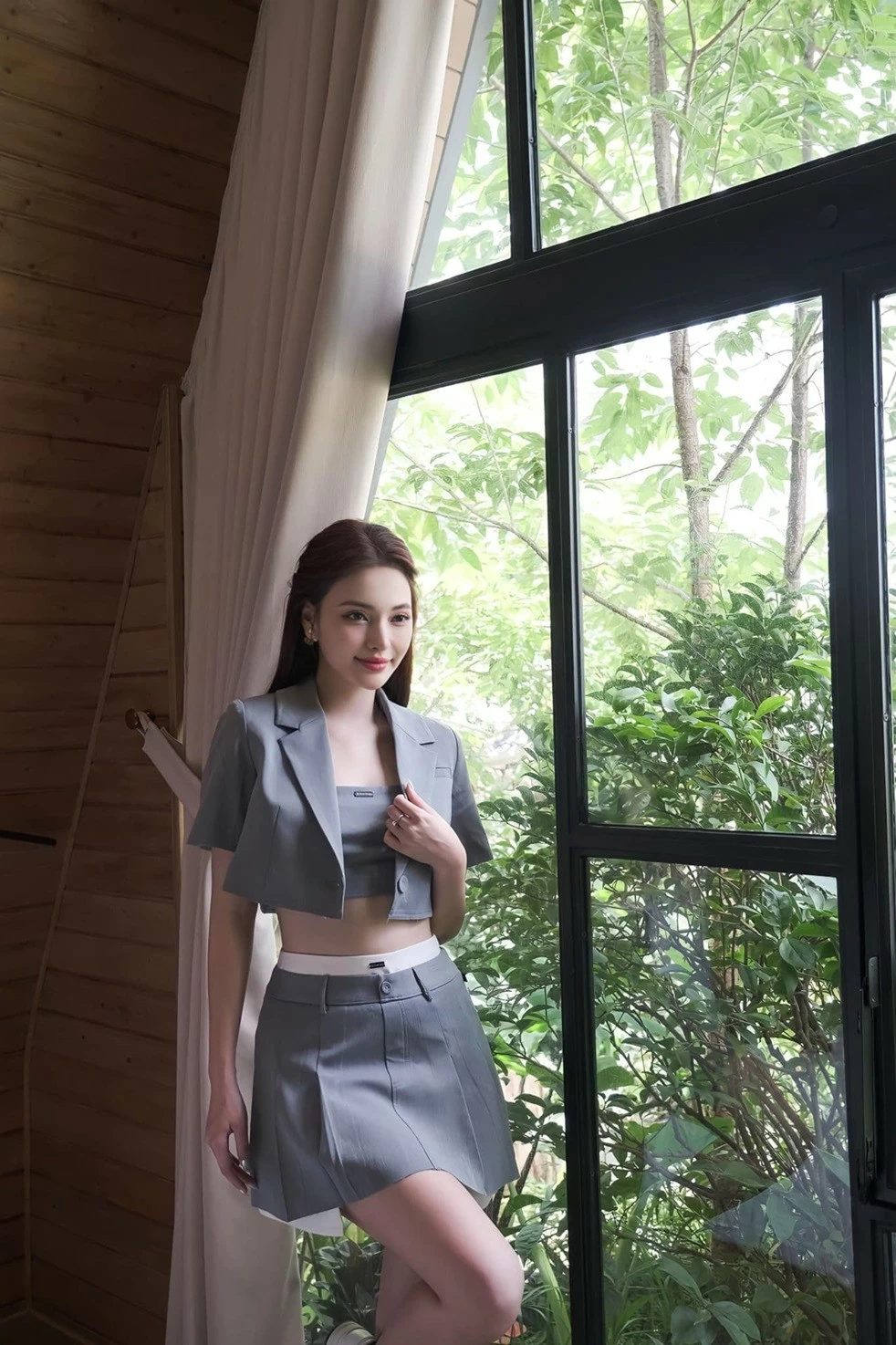 'Soi' nhan sắc nữ phụ sang chảnh trong Những nẻo đường gần xa 'Soi' nhan sắc nữ phụ sang chảnh trong Những nẻo đường gần xa