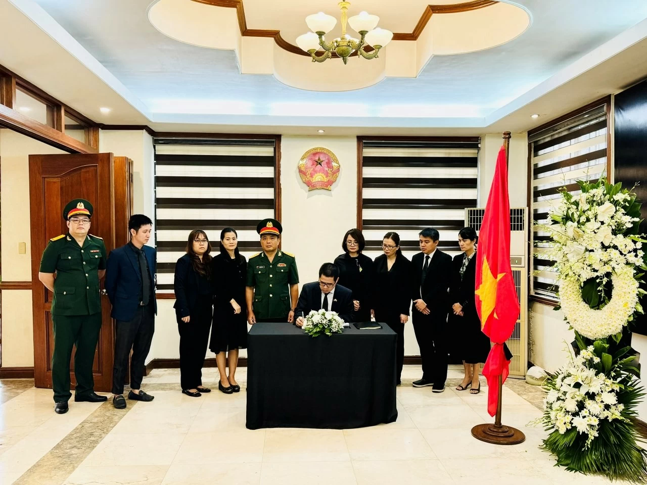 Đại sứ quán Việt Nam tại Philippines tổ chức lễ viếng Tổng Bí thư Nguyễn Phú Trọng Đại sứ quán Việt Nam tại Philippines tổ chức lễ viếng Tổng Bí thư Nguyễn Phú Trọng