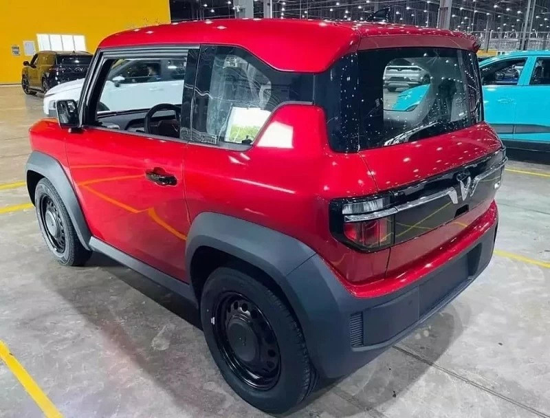 VinFast VF 3 dự kiến giao lô xe đầu tiên vào tháng 8/2024. VinFast VF 3 dự kiến giao lô xe đầu tiên vào tháng 8/2024.