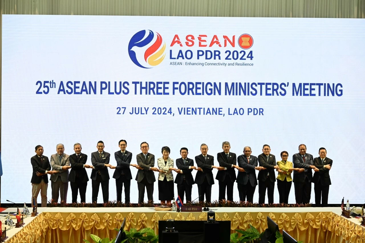 Một ASEAN tự cường, kết nối và vươn tầm rộng lớn Một ASEAN tự cường, kết nối và vươn tầm rộng lớn