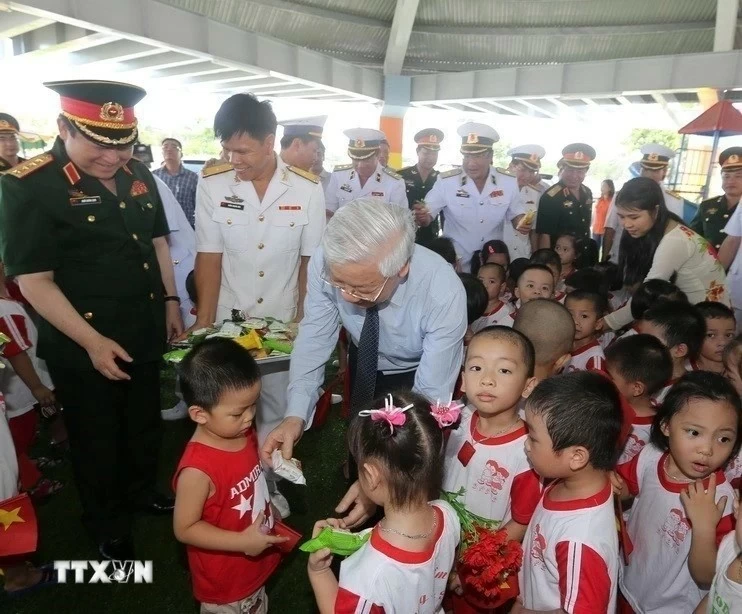 Ngoại trưởng Hoa Kỳ Antony Blinken thắp hương, chia buồn với gia đình Tổng Bí thư Nguyễn Phú Trọng Ngoại trưởng Hoa Kỳ Antony Blinken thắp hương, chia buồn với gia đình Tổng Bí thư Nguyễn Phú Trọng