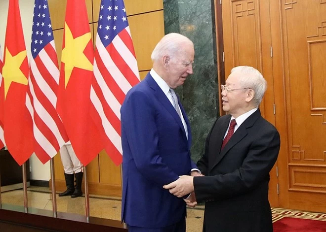 Ngoại trưởng Hoa Kỳ Antony Blinken thắp hương, chia buồn với gia đình Tổng Bí thư Nguyễn Phú Trọng Ngoại trưởng Hoa Kỳ Antony Blinken thắp hương, chia buồn với gia đình Tổng Bí thư Nguyễn Phú Trọng