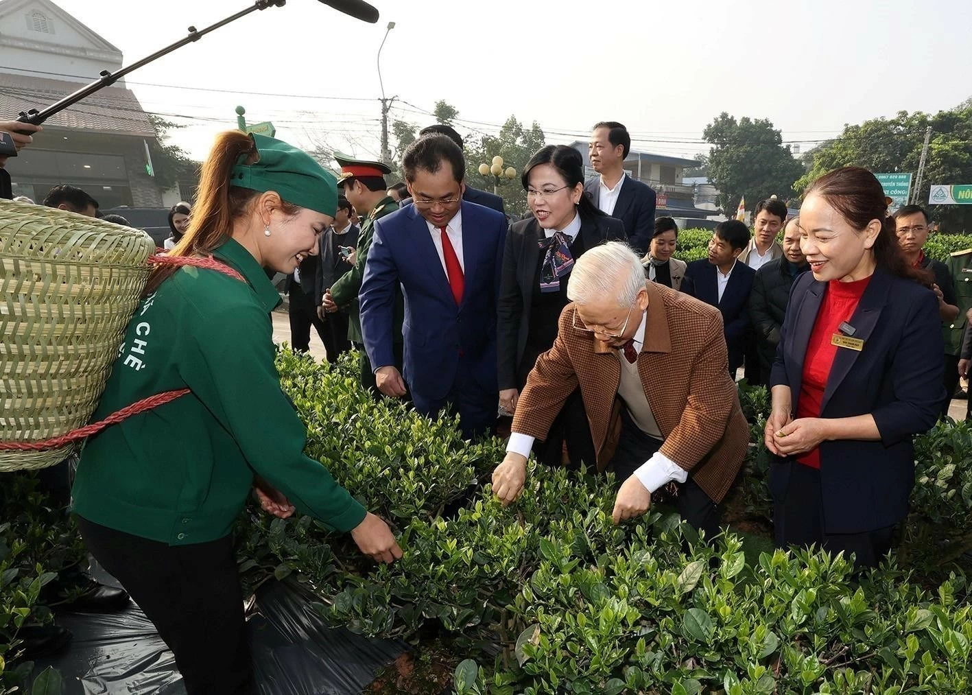 Ngoại trưởng Hoa Kỳ Antony Blinken thắp hương, chia buồn với gia đình Tổng Bí thư Nguyễn Phú Trọng Ngoại trưởng Hoa Kỳ Antony Blinken thắp hương, chia buồn với gia đình Tổng Bí thư Nguyễn Phú Trọng