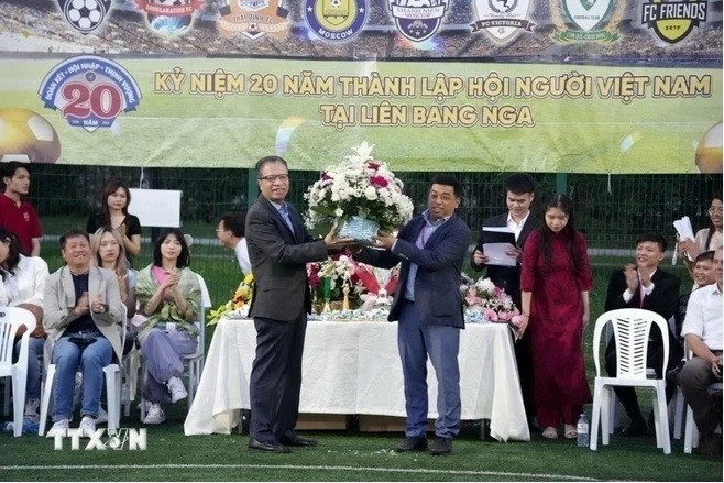 Sôi động Giải bóng đá cộng đồng người Việt Nam tại Nga 2024 Sôi động Giải bóng đá cộng đồng người Việt Nam tại Nga 2024