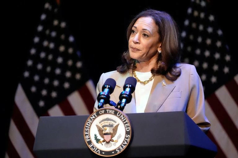 Phó Tổng thống Mỹ Kamala Harris phát biểu tại một sự kiện vận động tranh cử ở Pittsfield, Mass, ngày 27/7. (Nguồn: Reuters) Phó Tổng thống Mỹ Kamala Harris phát biểu tại một sự kiện vận động tranh cử ở Pittsfield, Mass, ngày 27/7. (Nguồn: Reuters)