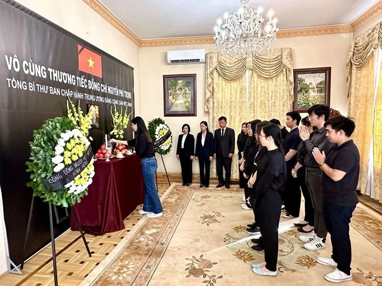 Lễ viếng Tổng Bí thư Nguyễn Phú Trọng tại Hungary Lễ viếng Tổng Bí thư Nguyễn Phú Trọng tại Hungary