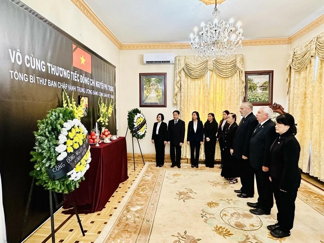 Lễ viếng Tổng Bí thư Nguyễn Phú Trọng tại Hungary Lễ viếng Tổng Bí thư Nguyễn Phú Trọng tại Hungary