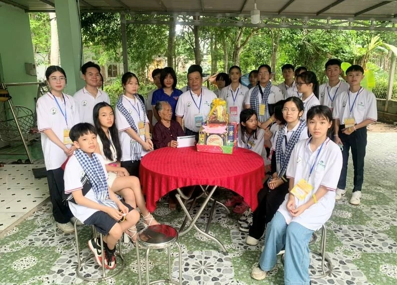 Hành trình ý nghĩa của Trại Hè Thanh thiếu niên kiều bào và tuổi trẻ TP. Hồ Chí Minh năm 2024 Hành trình ý nghĩa của Trại Hè Thanh thiếu niên kiều bào và tuổi trẻ TP. Hồ Chí Minh năm 2024