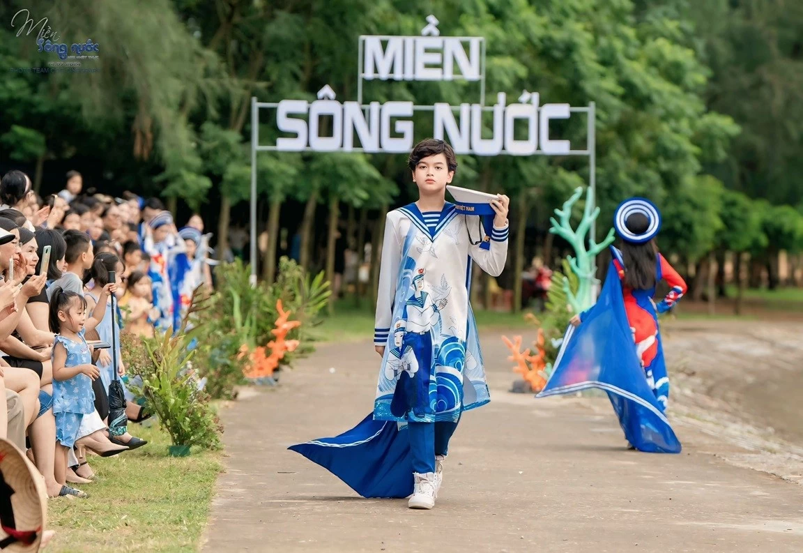 Ca sĩ trẻ Cao Phú Quý nhớ ơn các anh hùng qua ca khúc 'Nơi đảo xa' Ca sĩ trẻ Cao Phú Quý nhớ ơn các anh hùng qua ca khúc 'Nơi đảo xa'